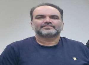 خوانشی بر شعری از علی مومنی
رضا سلیمانی